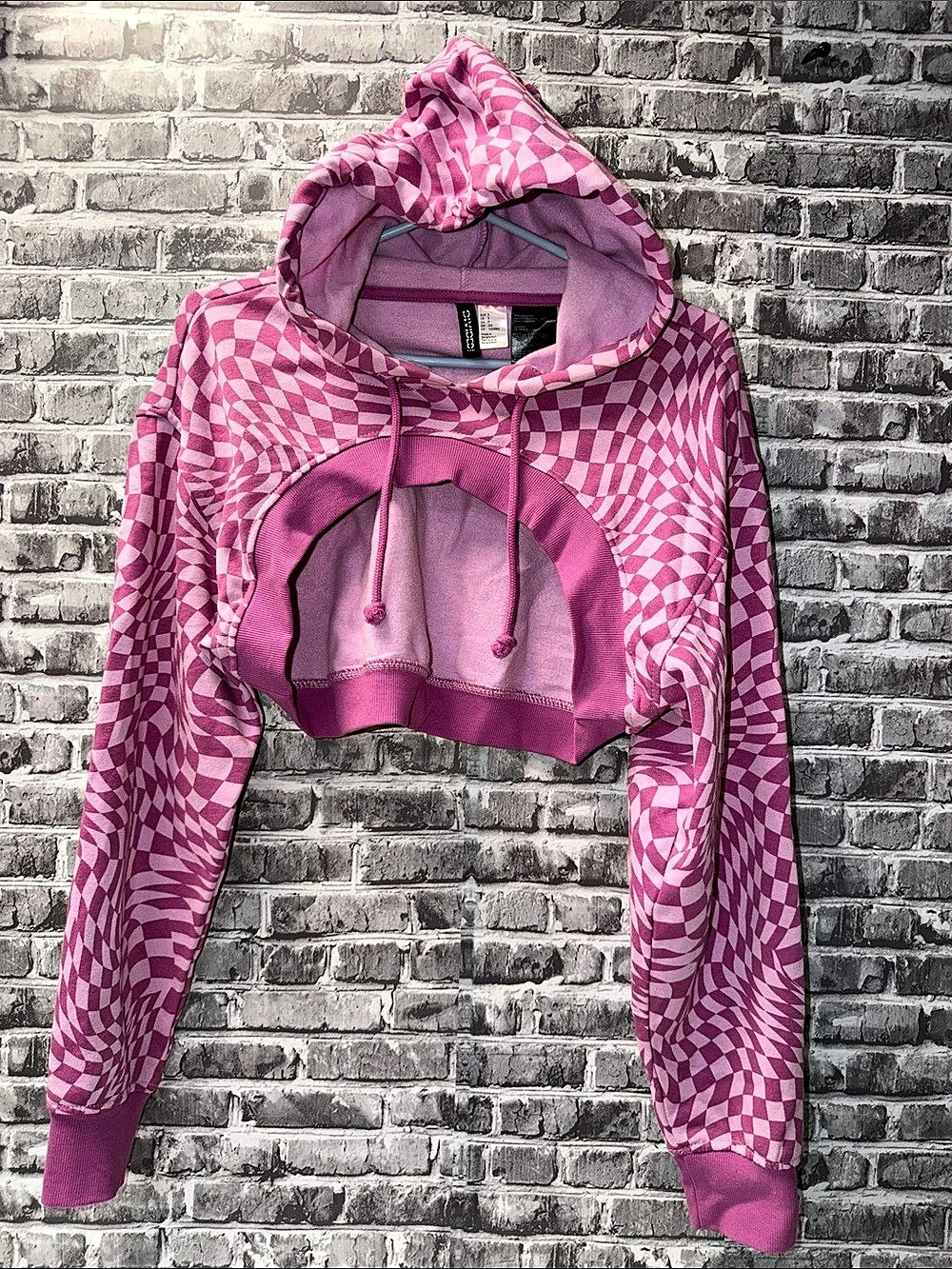 Divided Geometric Cropped Hoodie in Pink